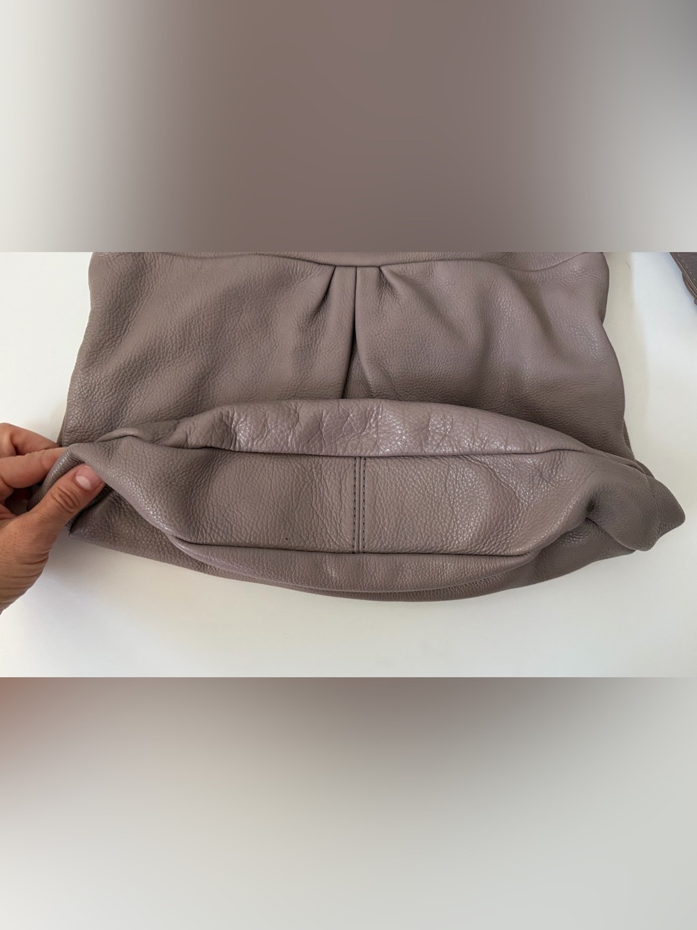 Marc Jacobs Standard Supply Pebbled Leather Hobo Bag in Taupe/Purple-Gray - Picture 4 of 10